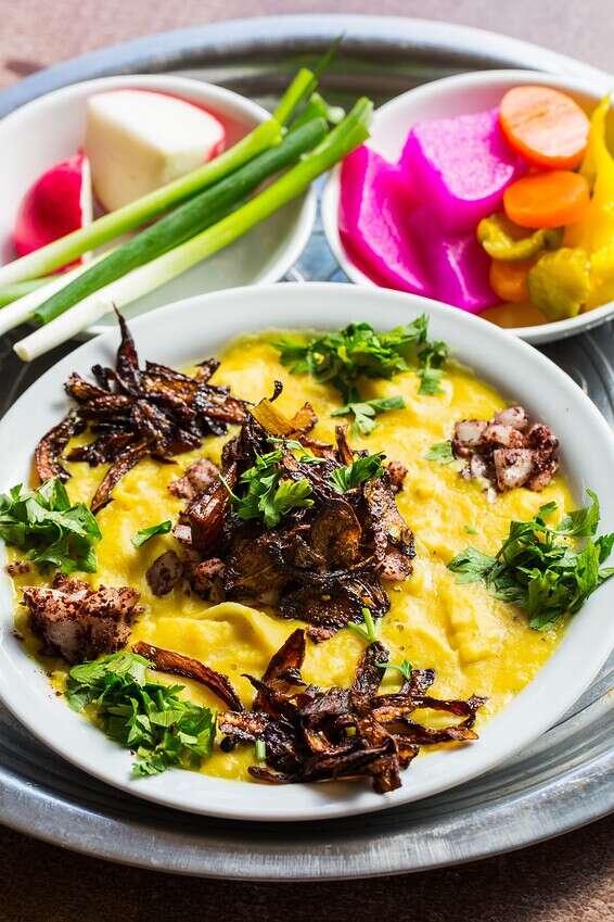 חורף בצלחת. סמאטת עדס ורא'א' (נזיד עדשים ואטריות) // צילום: איתיאל ציון